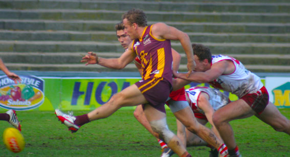 Jason Bristow boots the ball forward for Subiaco at Fremantle oval. Photo by Les Everett.