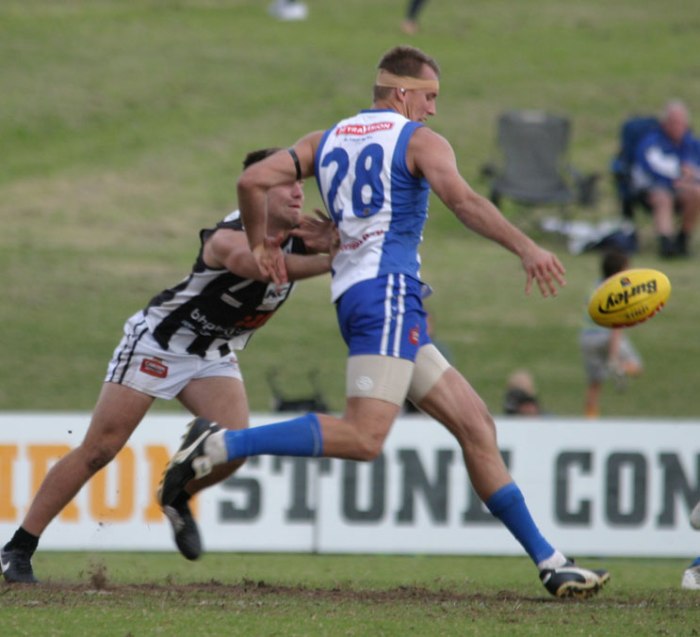 Rob Young gets the first clearance of the last quarter in the first semi final and kick-starts an incredible East Fremantle comeback. Photos by Les Everett