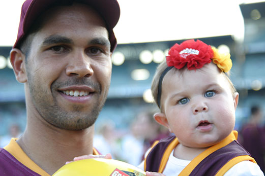 Shane Yarran kicked five goals for Subiaco and gained plenty of support. Photos by Les Everett